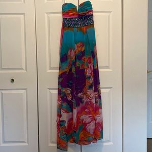 Gorgeous Vibrant Evening Gown Size 9/10